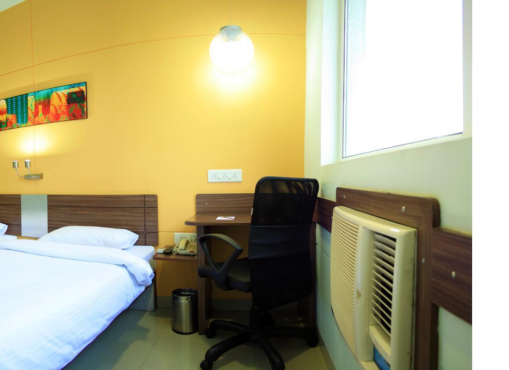 East Delhi Hotell New Delhi Exteriör bild