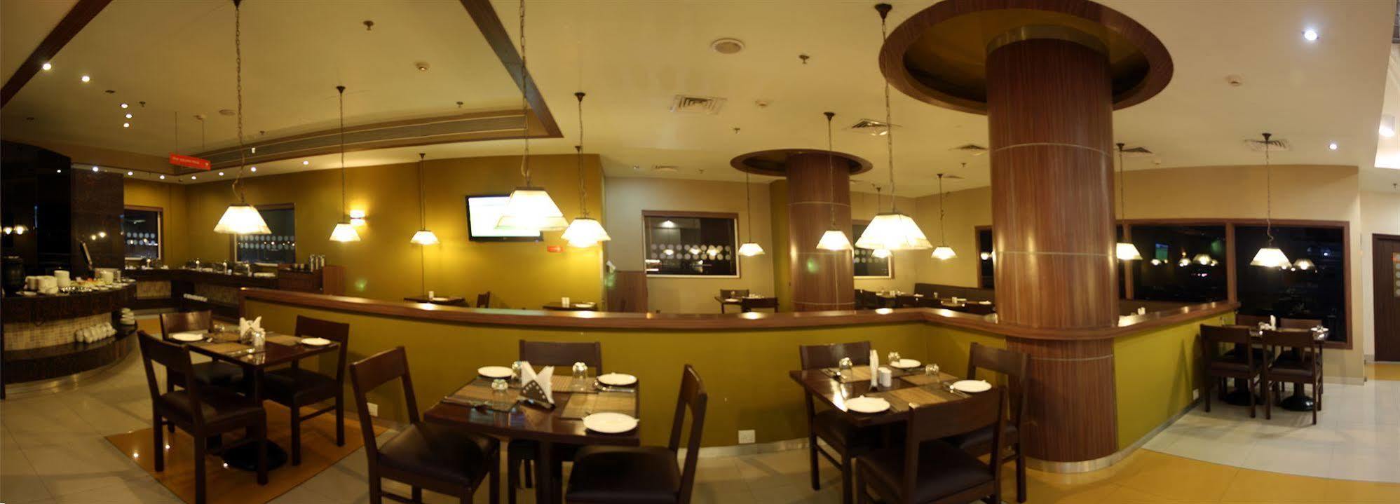 East Delhi Hotell New Delhi Exteriör bild